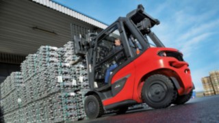Setzt neue Maßstäbe: Der Linde H35 – H50  Der Linde Dieselstapler H35 – H50 im Außeneinsatz