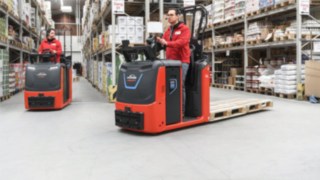 Kommissionierstapler der N20 C-Serie von Linde Material Handling im Einsatz Kommissionierstapler der N20 C-Serie von Linde Material Handling im Einsatz im Warenlager
