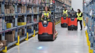 Kommissioniererstapler der N20 Serie von Linde Material Handling Kommissioniererstapler der N20 Serie von Linde Material Handling im Einsatz im Warenlager