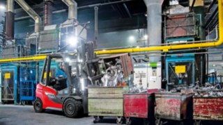 Gasstapler H30 - Lichtlösungen Gasstapler H20 – H35 beim Entladen mit viel Licht