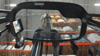 Keine Mastschwingung: Dynamic Mast Control sorgt für sicheres und effizientes Lasthandling. Keine Mastschwingung: Dynamic Mast Control sorgt für sicheres und effizientes Lasthandling.