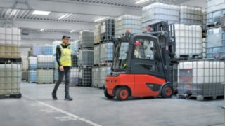 Mit der Linde Reverse Assist Camera steigert CEMEX das Sicherheitsniveau bei Reversiermanövern am Standort Salzkotten. Die Reverse Assist Camera von Linde im Einsatz bei CEMEX