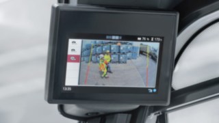 Die Reverse Assist Camera von Linde hilft dabei, Unfälle mit Personenschäden bestmöglich zu vermeiden. Display der Reverse Assist Camera
