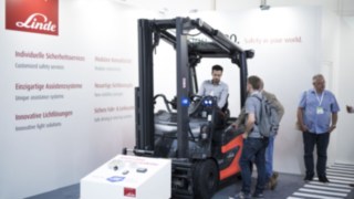 Messestand der Linde Material auf der A+A Sicherheitsmesse Messestand der Linde Material auf der A+A Sicherheitsmesse