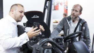 Messestand der Linde Material auf der A+A Sicherheitsmesse Messestand der Linde Material auf der A+A Sicherheitsmesse