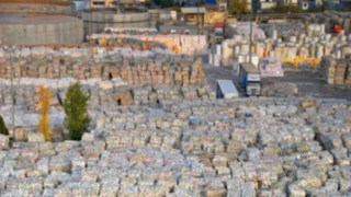 Recyceltes Papier bei Barcelona Cartonboard Recyceltes Papier bei Barcelona Cartonboard