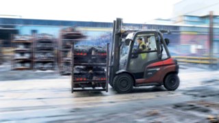 Der H35 – H50 von Linde ist für maximale Umschlagleistung konstruiert. H35 – H50 von Linde Material Handling bewegt Güter im Außeneinsatz
