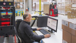 Der L-MATIC von Linde findet seine Wege auch bei veränderten Produktions- und Lagerumgebungen zuverlässig uns störungsfrei. Der L-MATIC von Linde findet seine Wege auch bei veränderten Produktions- und Lagerumgebungen zuverlässig uns störungsfrei.