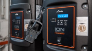 Ladestation bei der Reinheimer Grass GmbH für die E-Stapler von Linde Material Handling