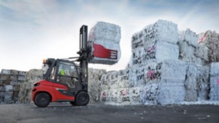 Der Gegengewichtsstapler H50 von Linde erbringt bei Smurfit Kappa täglich Höchstleistungen. Gegengewichtsstapler H50 von Linde Material Handling bei Smurfit Kappa