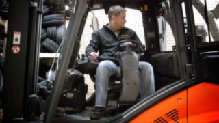 Video zum drehbaren Fahrerarbeitsplatz von Linde Material Handling Video zum drehbaren Fahrerarbeitsplatz von Linde Material Handling