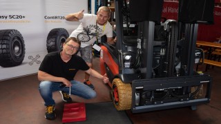 Reifen-Wechsel-Wettbewerb Reifen-Wechsel-Wettbewerb